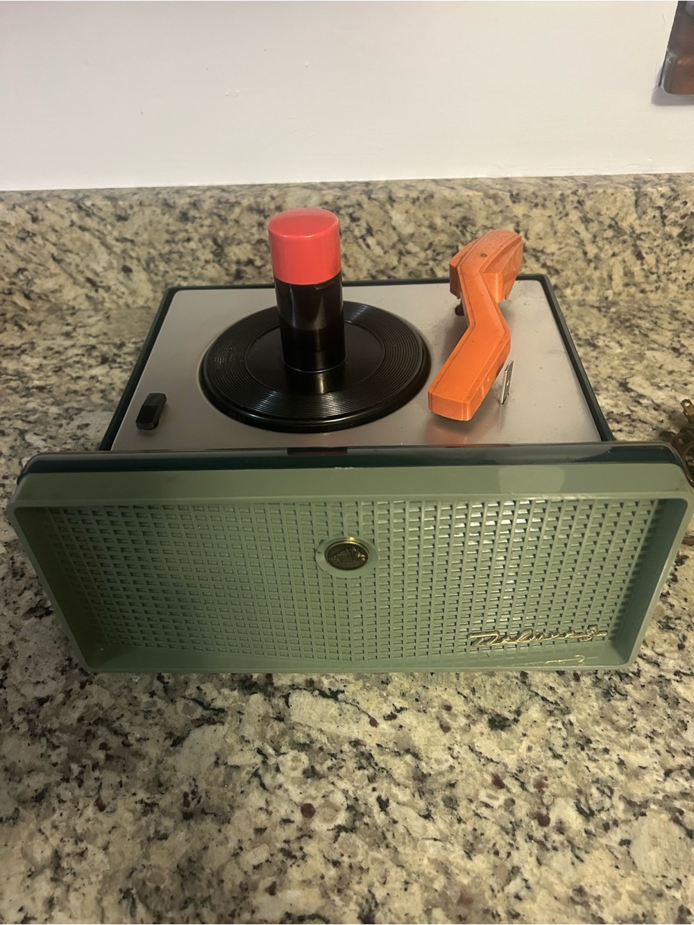 Vintage RCA Victor Deluxe Model 3 record player Bakelite cabinet